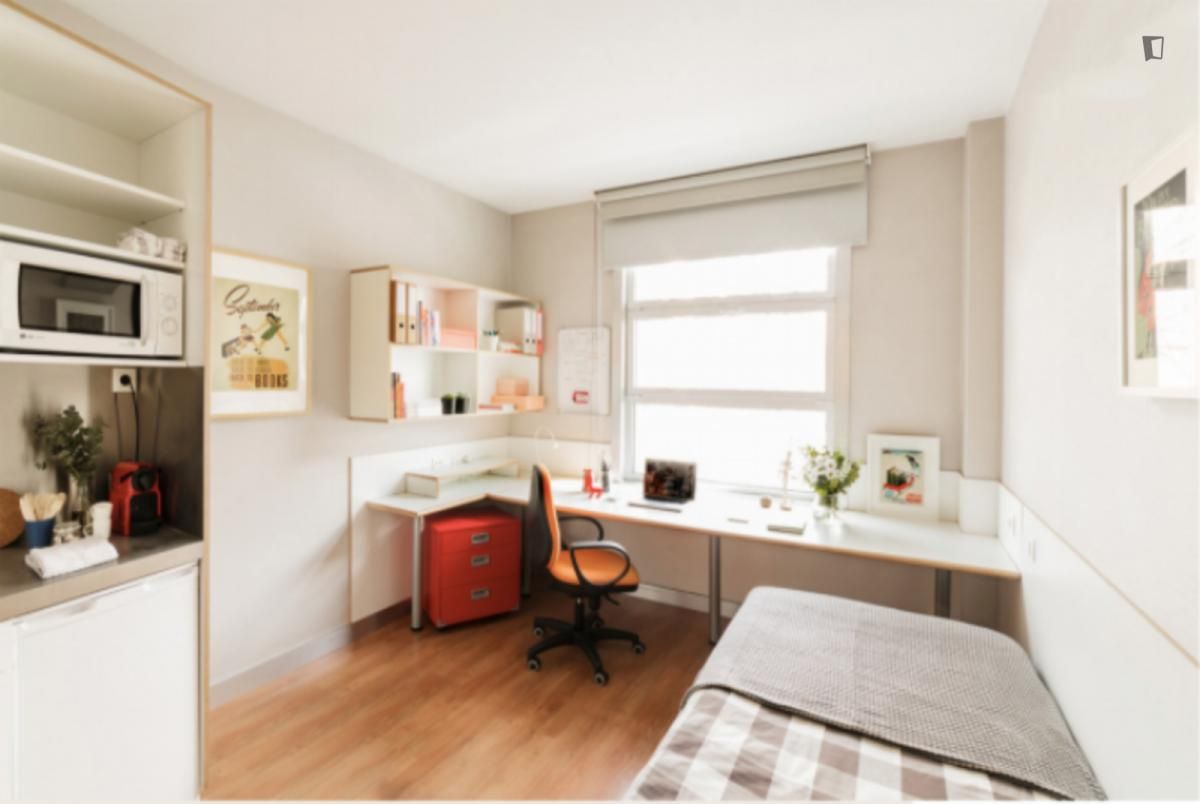 Bedroom of Apartment to share in  Madrid Capital  with Air Conditioner, Heating and Furnished