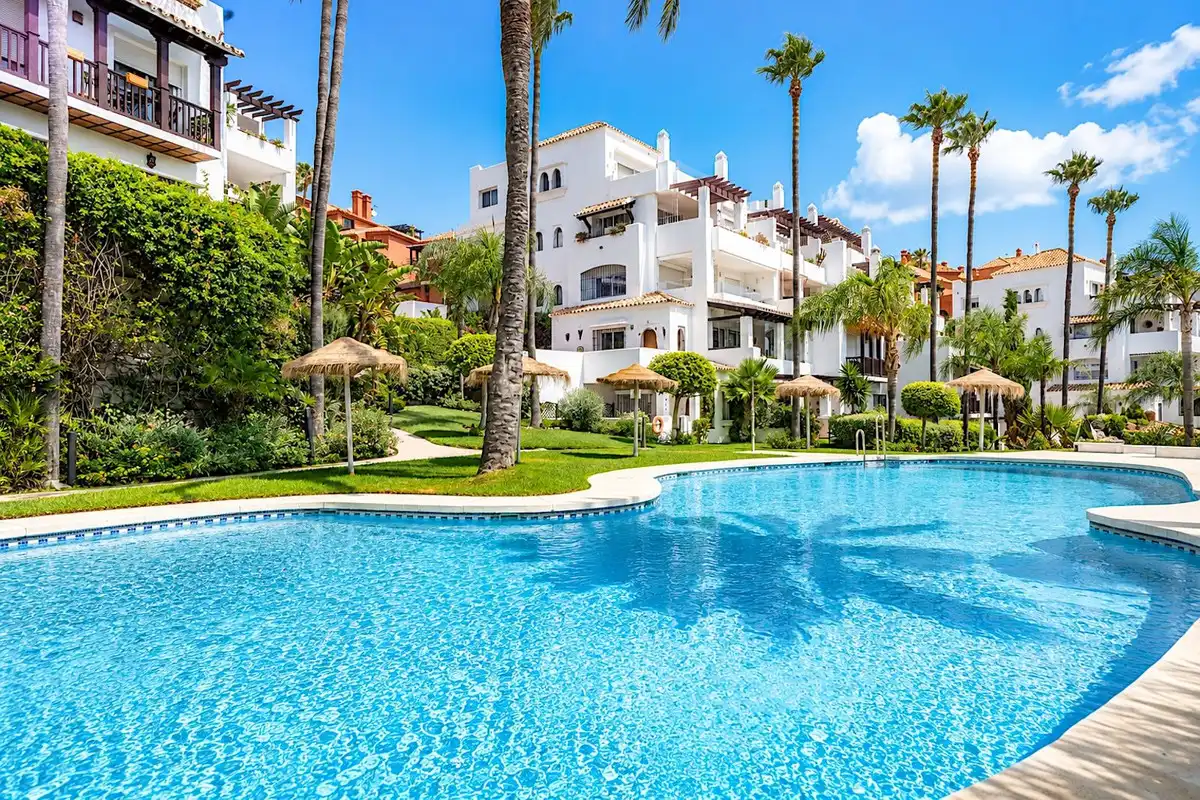 Vista exterior de Apartament en venda en Motril amb Aire condicionat, Calefacció i Jardí privat