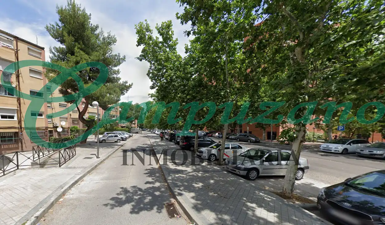 Vista exterior de Piso en venta en  Madrid Capital con Calefacción y Alarma