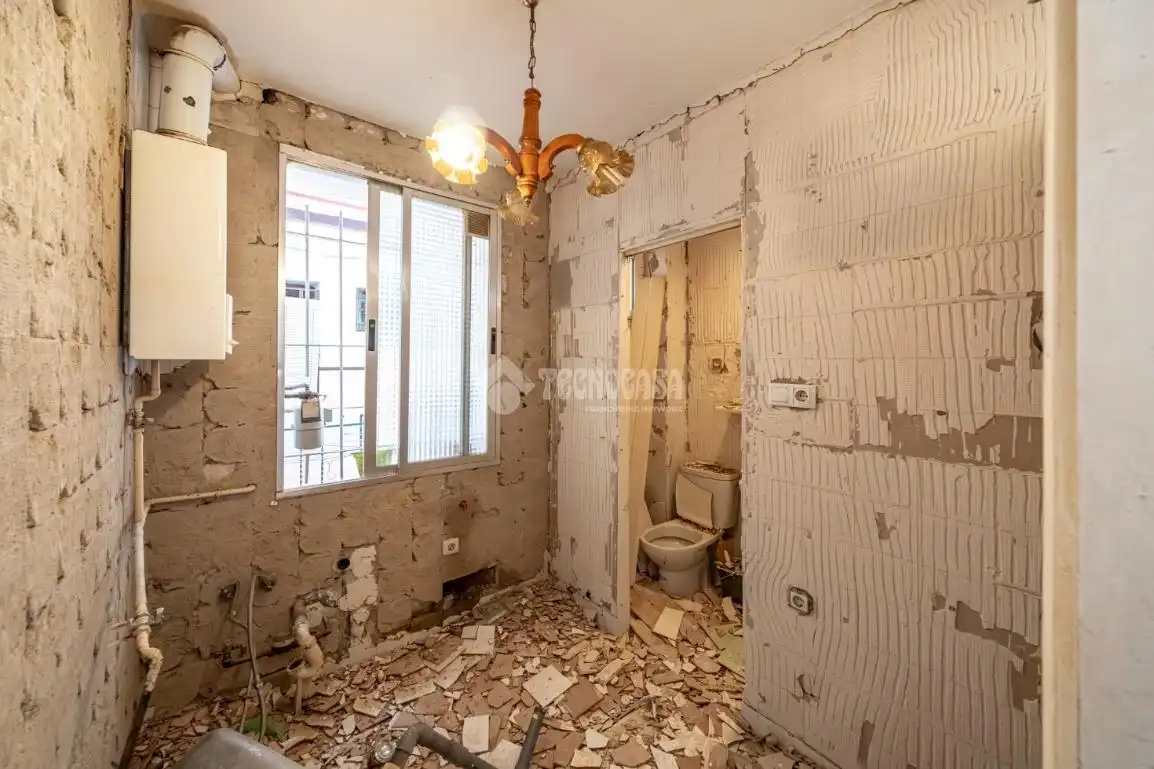 Bathroom of Flat for sale in Madrid