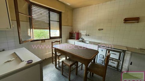 Se vende casa en Laviana cocina, salita, dos dormitorios y baño. Terraza, terreno y garaje. Para reformar.