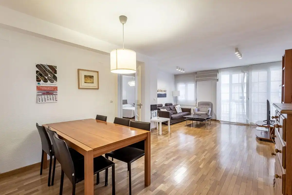 Flat with lift to rent in Genil