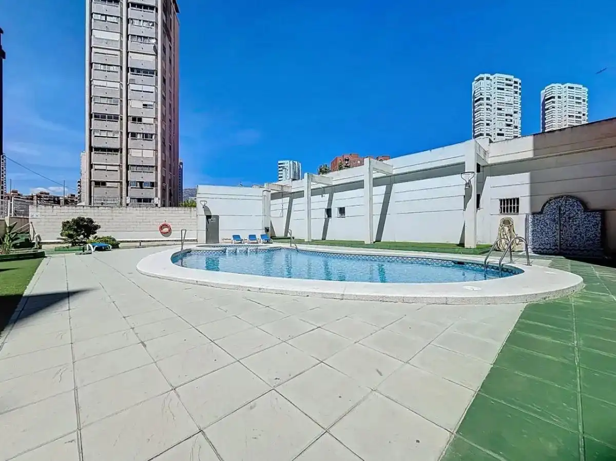 Piscina de Piso en venta en Benidorm con Aire acondicionado, Calefacción y Jardín privado