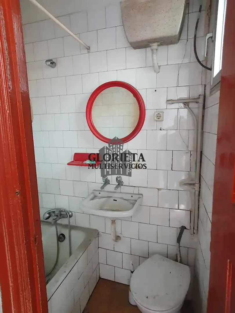 Bany de Casa adosada en venda en Vigo  amb Calefacció, Terrassa i Traster