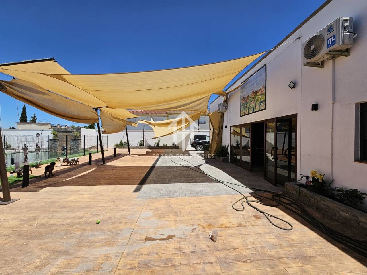 Terraza de Local en venta en Chimeneas con Aire acondicionado