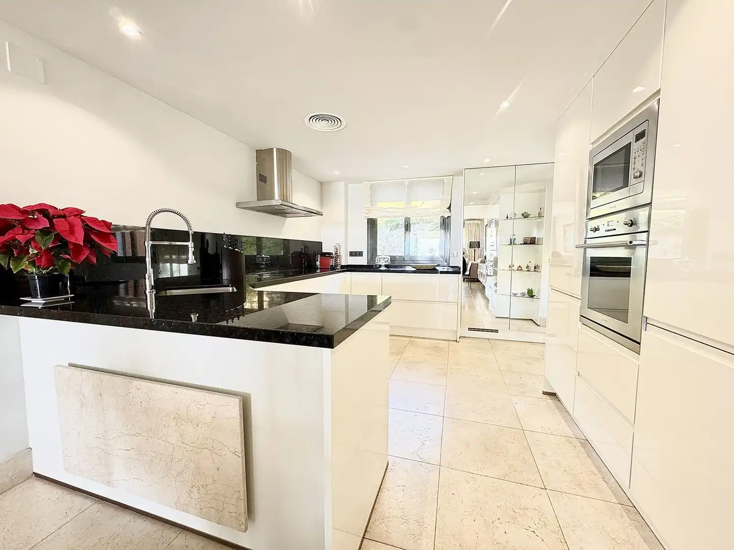 Kitchen of Flat for sale in Benahavís  with Air Conditioner, Terrace and Furnished
