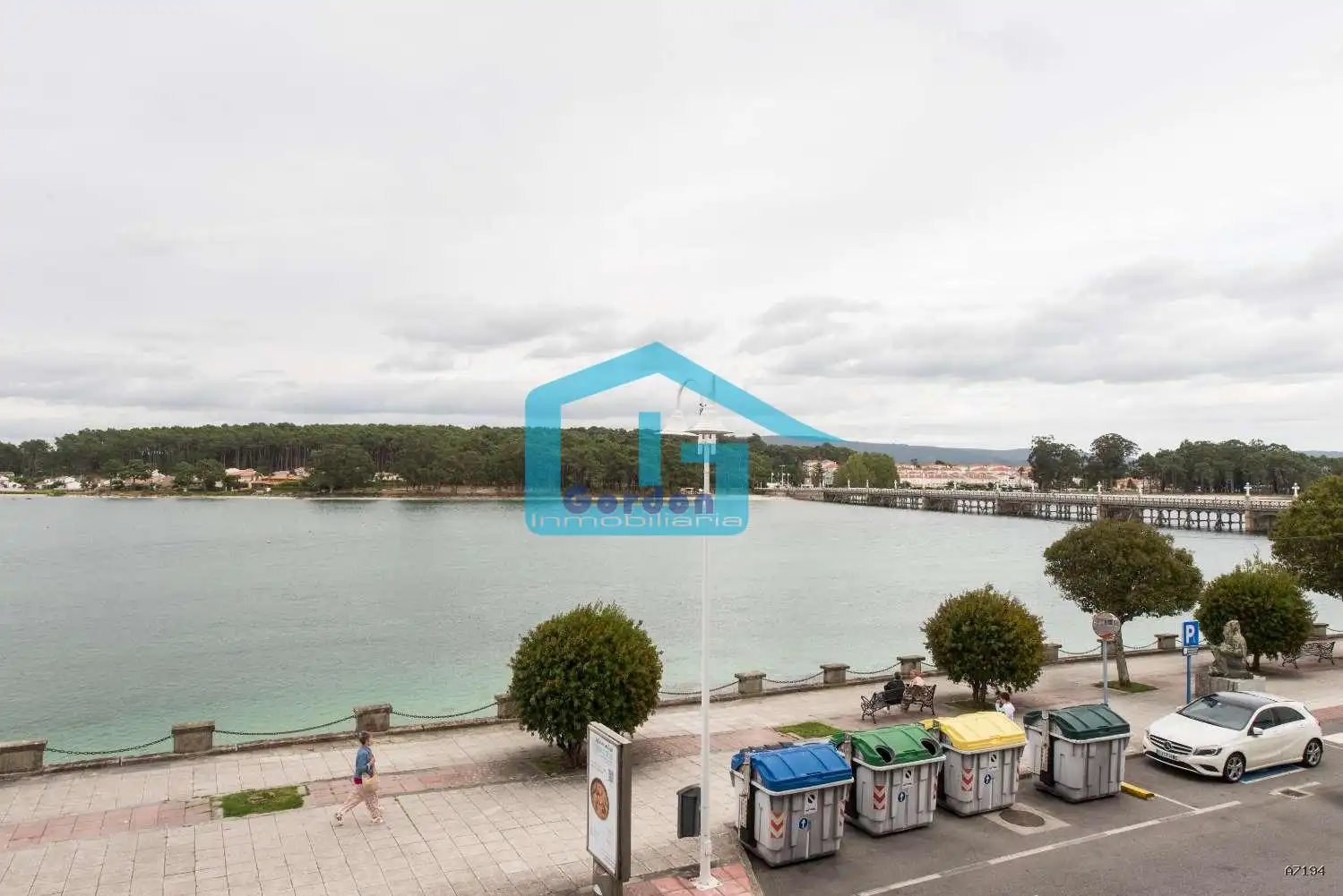 Vista exterior de Piso en venta en O Grove   con Calefacción, Terraza y Piscina