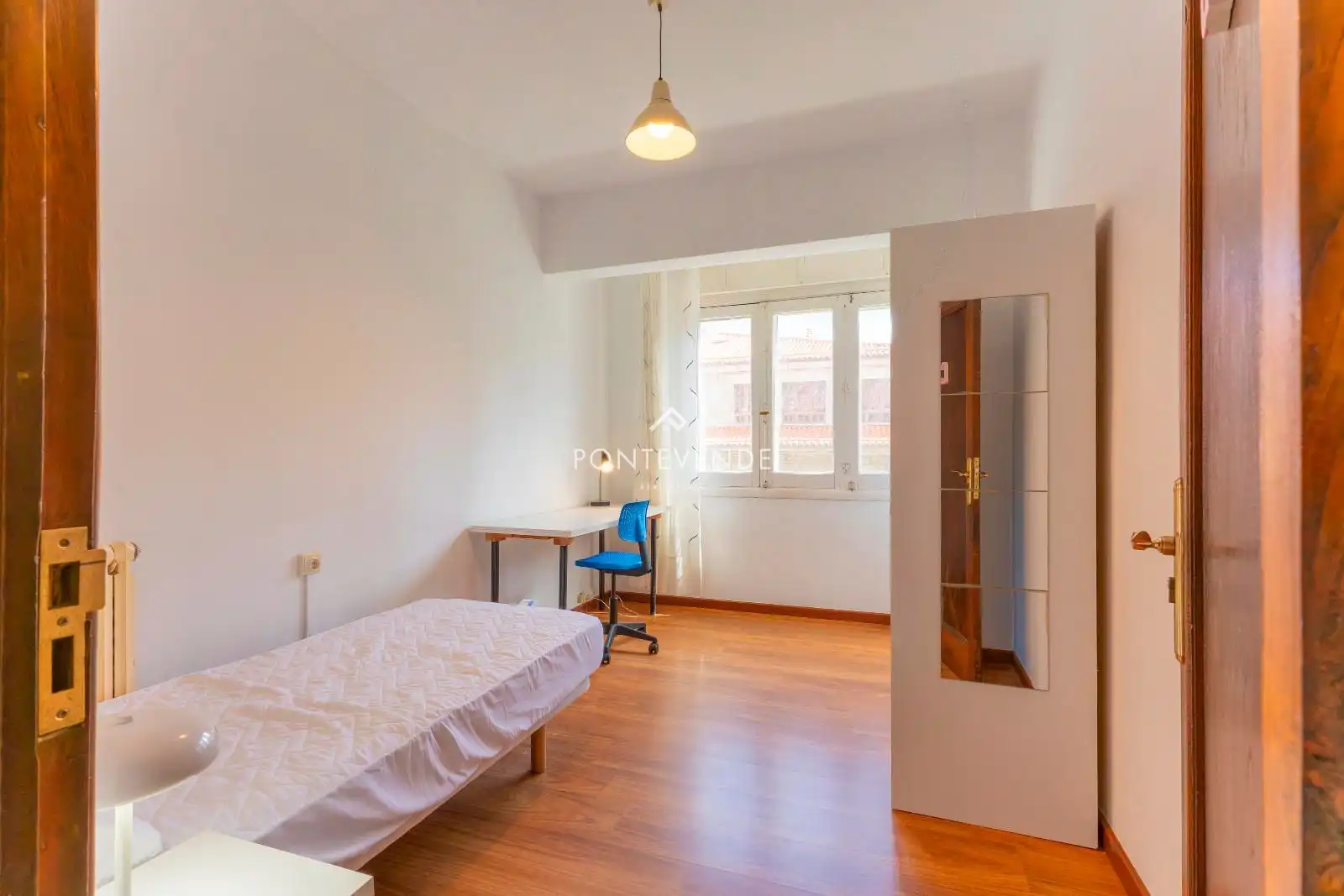 Bedroom of Flat for sale in Pontevedra Capital   with Heating, Terrace and Storage room