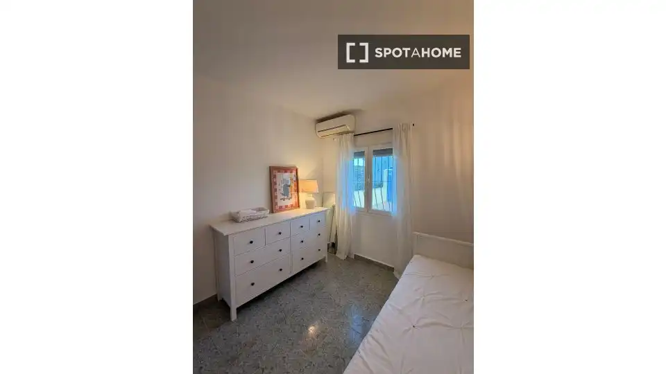 Dormitori de Apartament per a compartir en Benitachell / El Poble Nou de Benitatxell amb Aire condicionat, Terrassa i Moblat