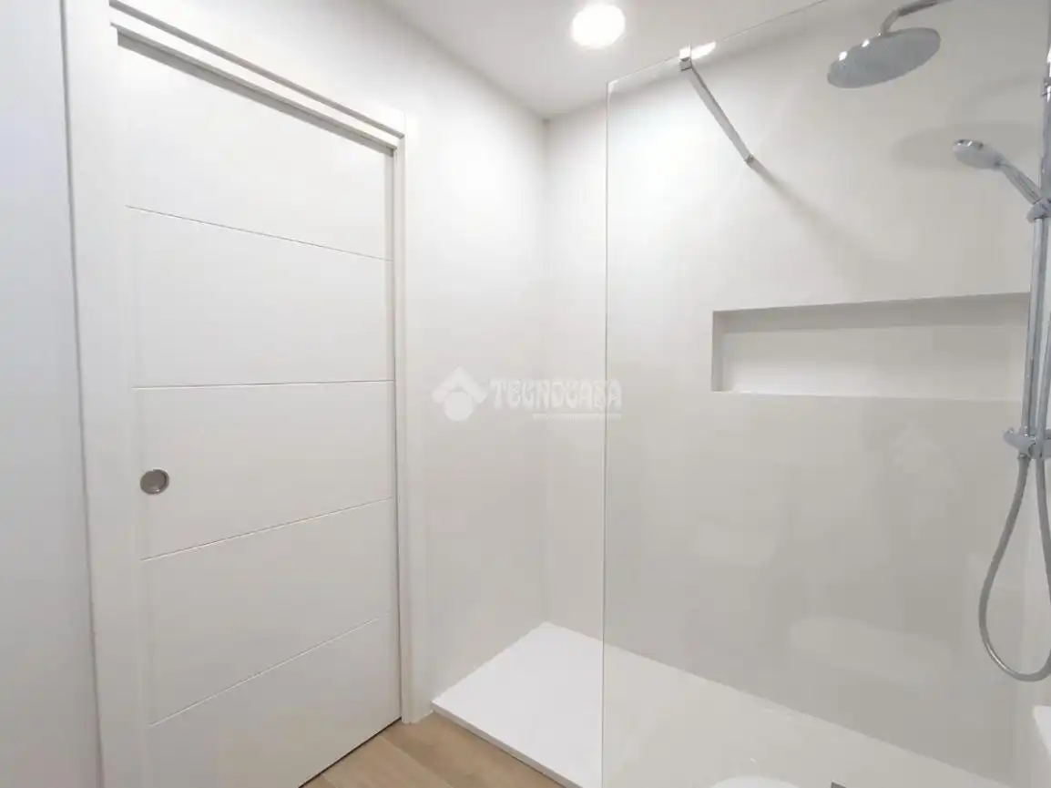 Bathroom of Flat for sale in Alcalá de Henares  with Air Conditioner