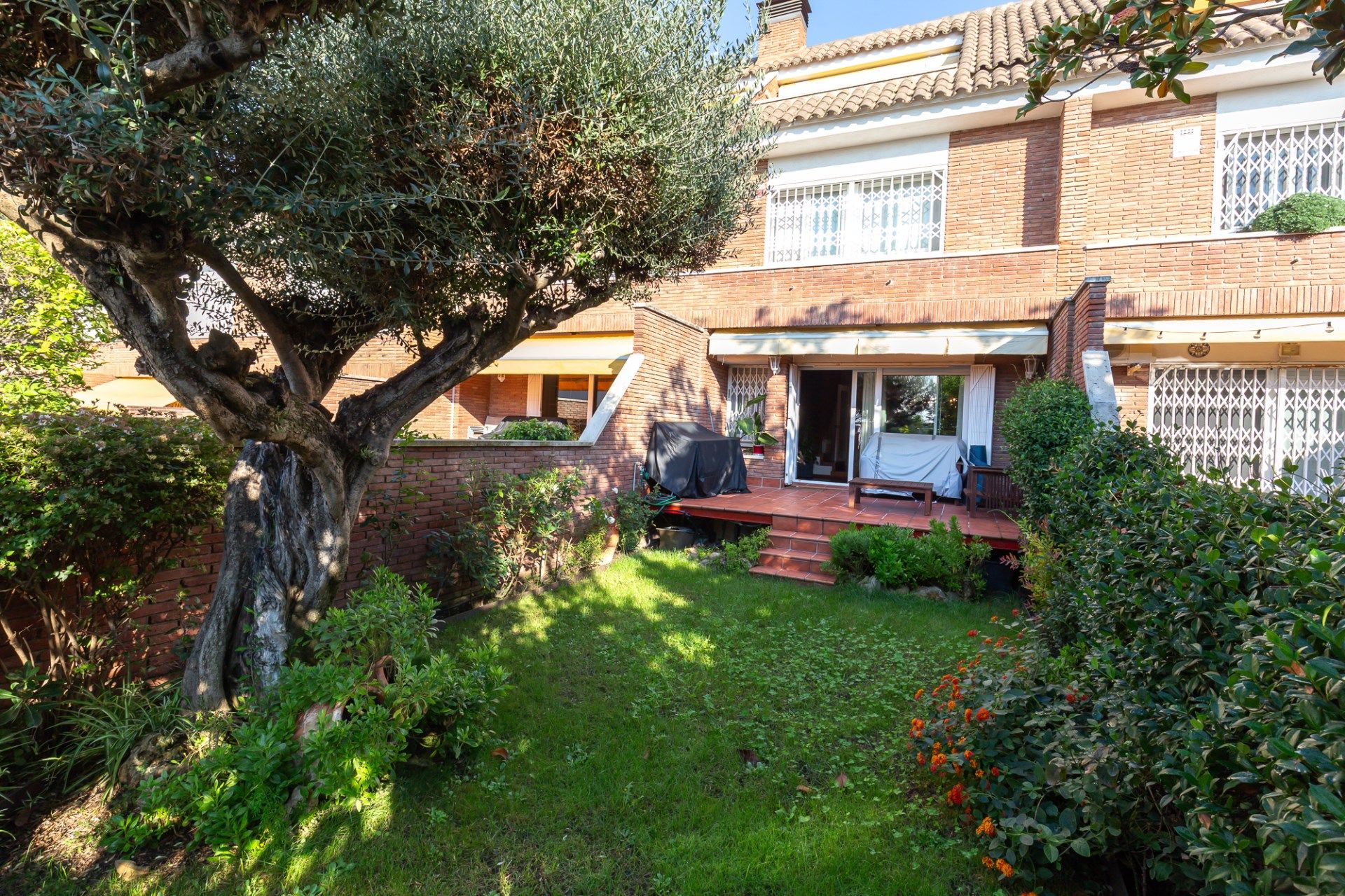 Jardí de Casa adosada en venda en Sant Feliu de Llobregat amb Calefacció, Terrassa i Traster
