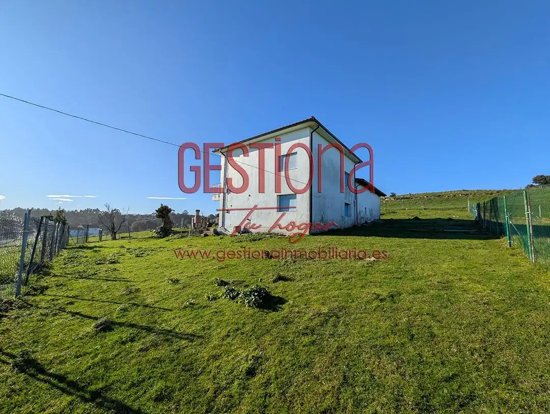 Country house zum Verkauf in Bareyo mit Privatgarten, Terrasse und Balkon