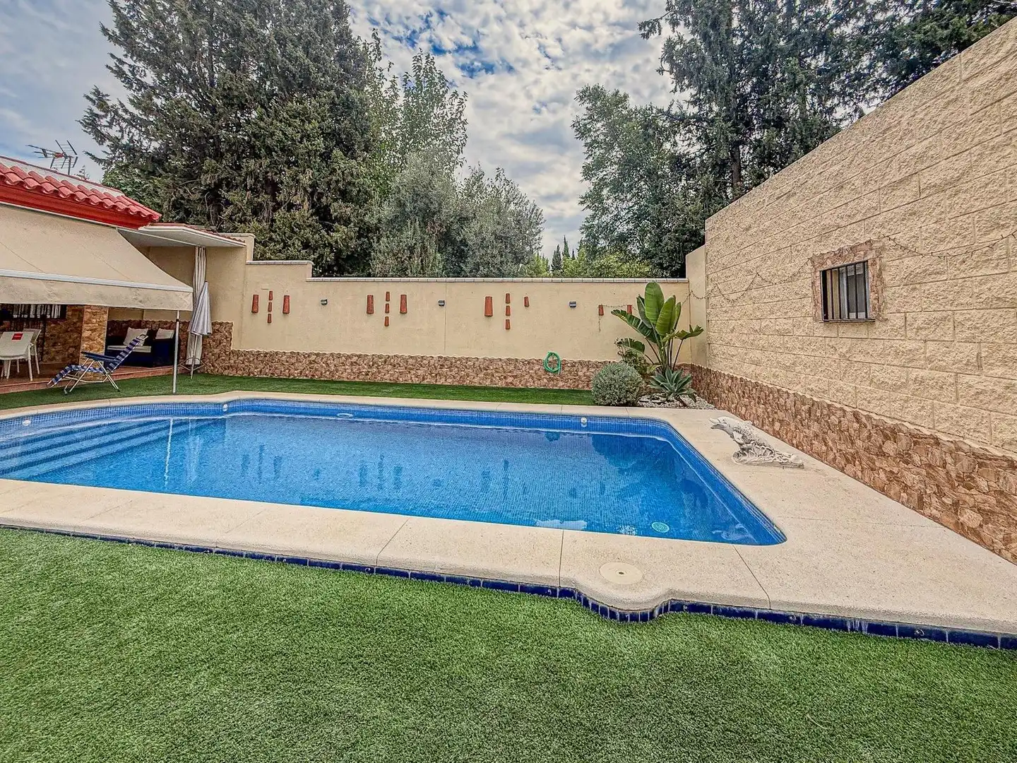 Piscina de Casa o chalet en venta en Dos Hermanas con Aire acondicionado, Jardín privado y Trastero