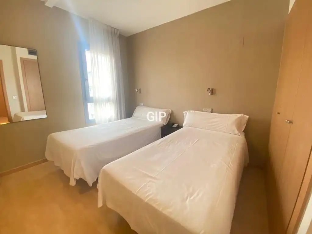 Habitación de Apartamento de alquiler en Madrid con Aire acondicionado, Calefacción y Parquet