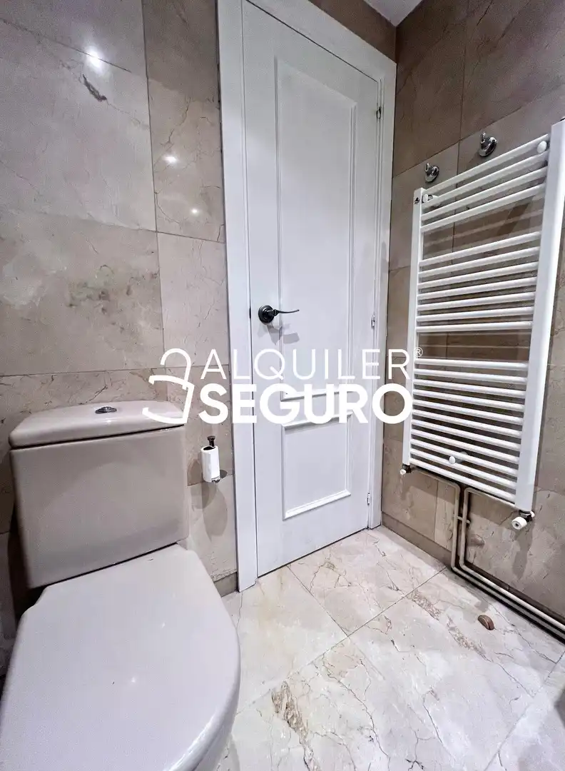 Baño de Piso de alquiler en Madrid con Aire acondicionado, Calefacción y Terraza