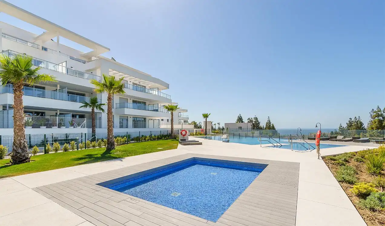 Ático con piscina en venta en El Faro de Calaburra - Chaparral, imagen 2