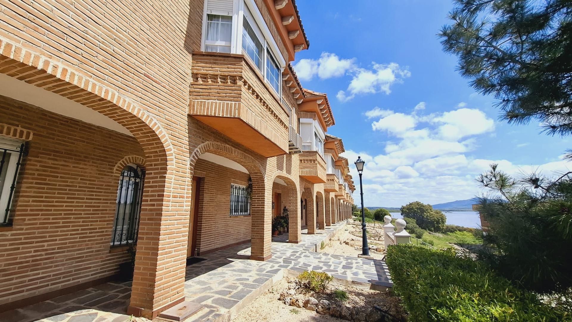Exterior view of Single-family semi-detached for sale in Manzanares El Real  with Terrace