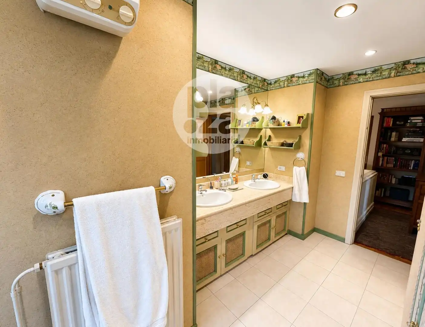 Badezimmer von Maisonette zum Verkauf in Burgos mit Heizung, Terrasse und Abstellraum