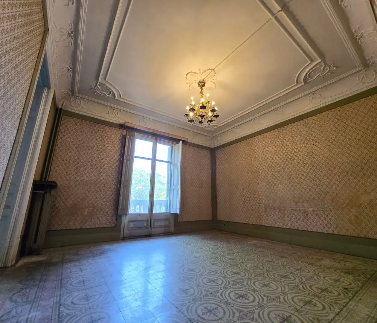 Comedor de Piso en venta en Barcelona con Calefacción, Trastero y Balcón