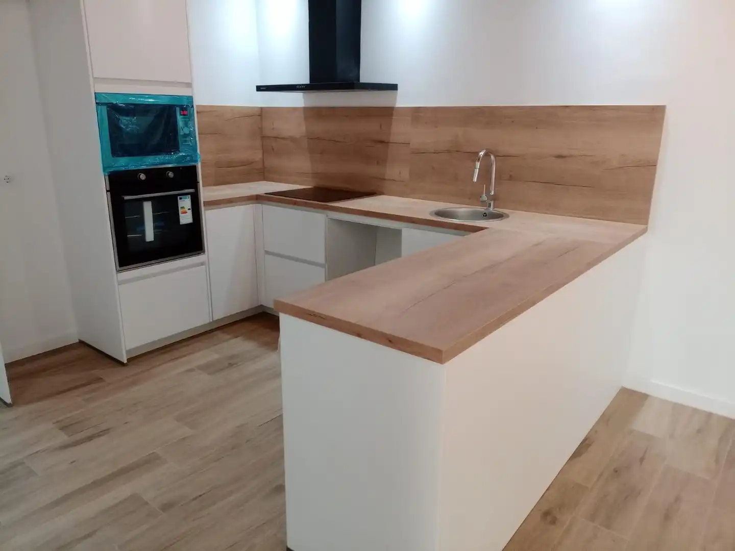 Cuina de Pis en venda en Vilafranca del Penedès amb Parquet, Terrassa i Balcó