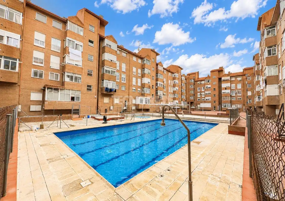 Piscina de Piso en venta en Toledo con Calefacción