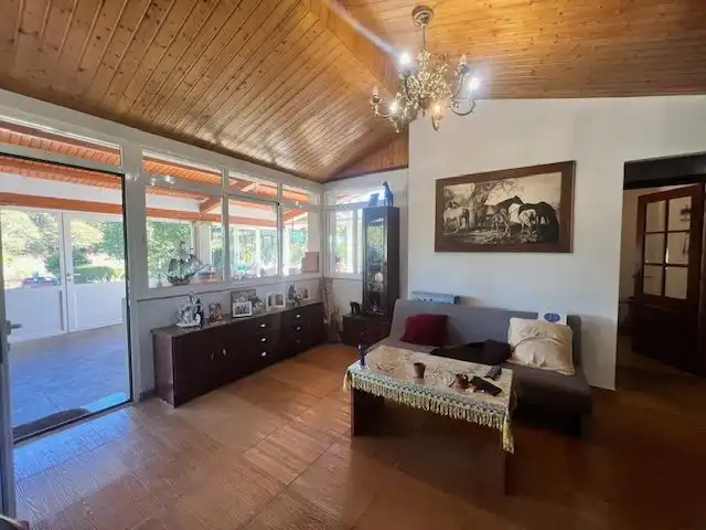 Sala d'estar de Casa o xalet en venda en Friol amb Jardí privat, Terrassa i Moblat