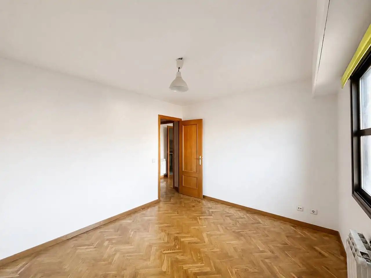 Bedroom of Flat for rent in Madrid  with Heating and Parquet flooring