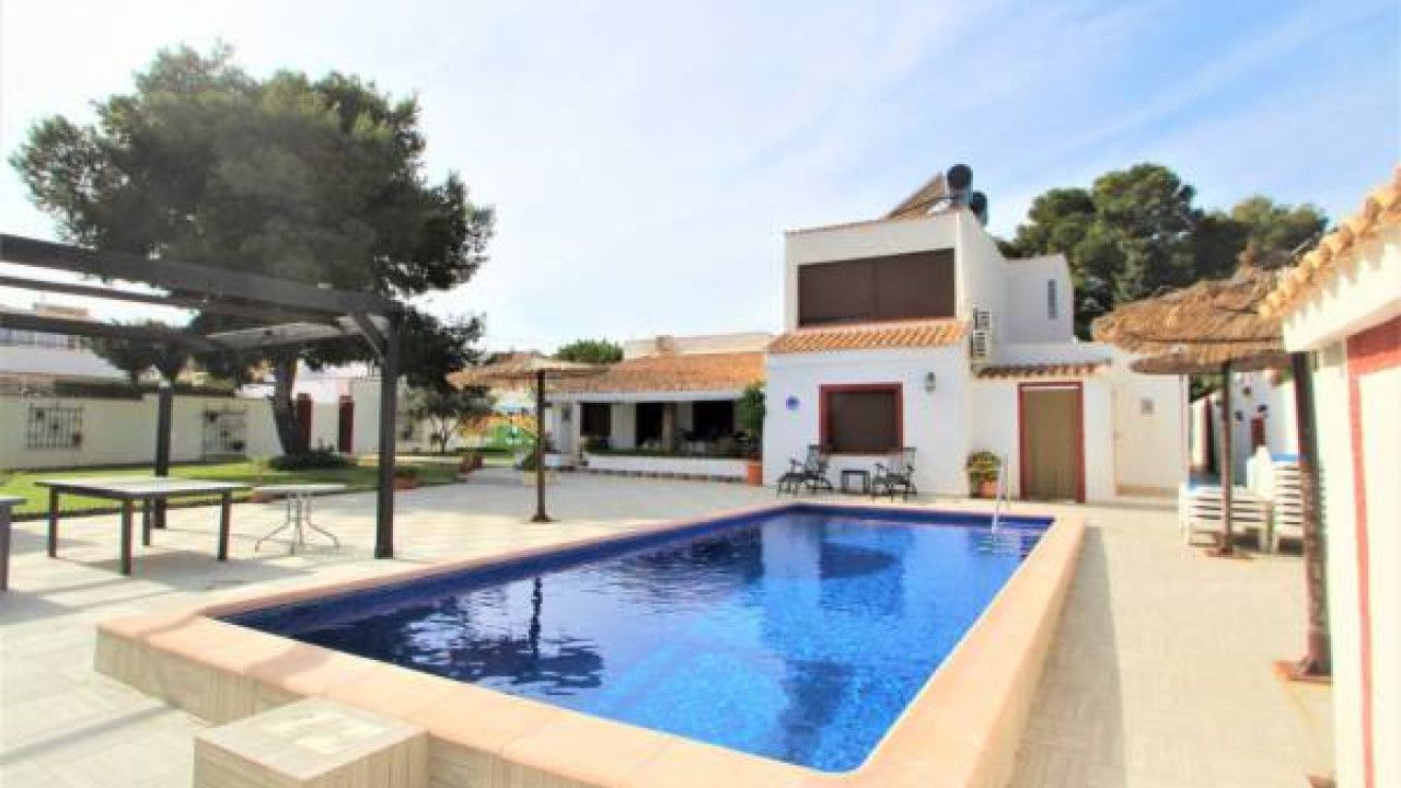 Exterior view of House or chalet for sale in Orihuela  with Air Conditioner, Heating and Private garden
