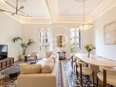 Piso con balcón en venta en Eixample
