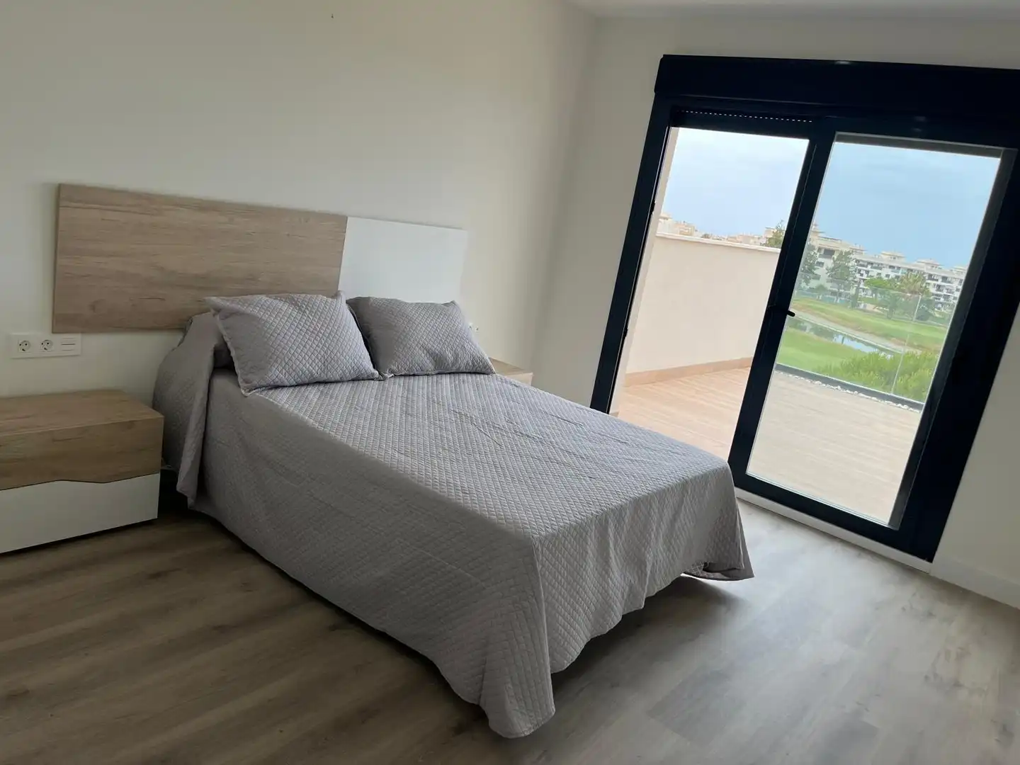 Dormitori de Àtic de lloguer en Almería amb Aire condicionat, Calefacció i Jardí privat