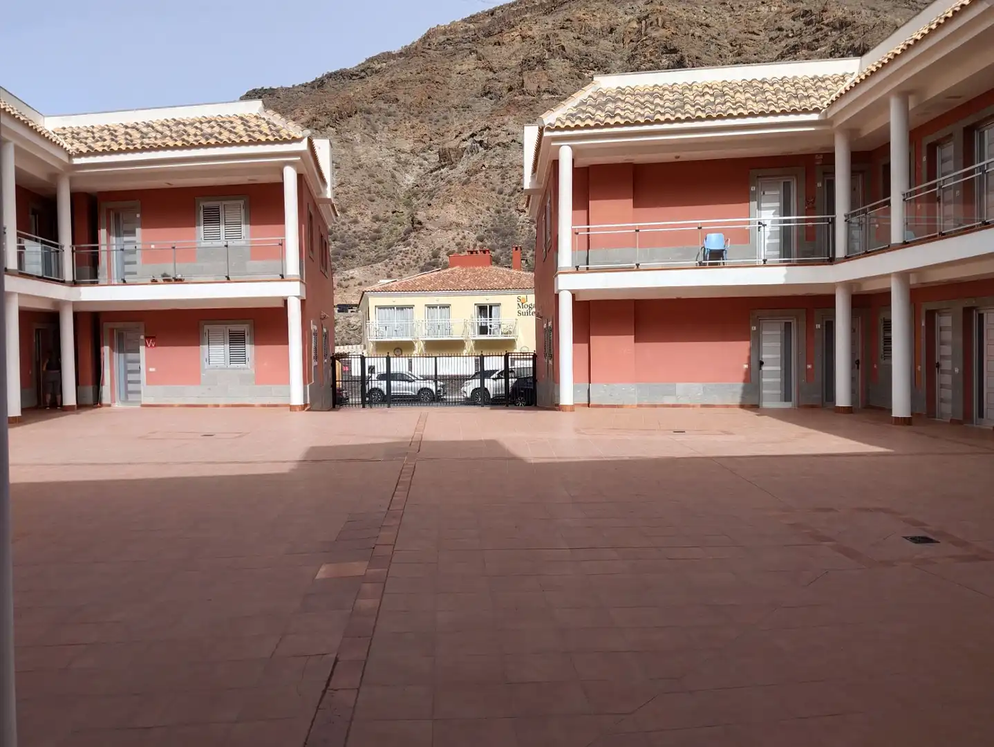Außenansicht von Wohnungen zum Verkauf in Mogán mit Terrasse und Abstellraum