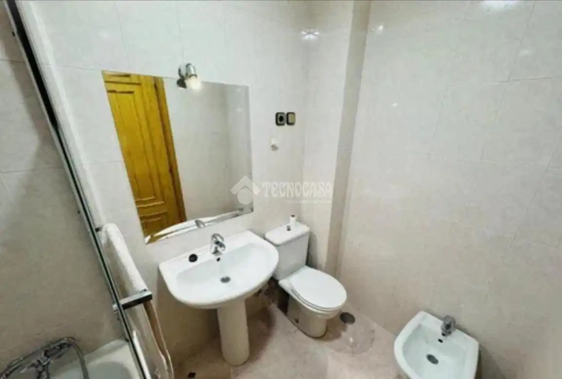Bathroom of Buildings for sale in Madrid