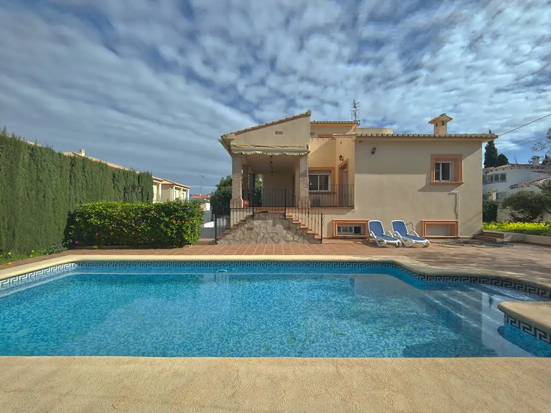 Villa con terrazza in vendita a El Montgó