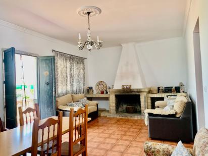 Sala d'estar de Casa o xalet en venda en Villaverde del Río amb Calefacció, Jardí privat i Terrassa