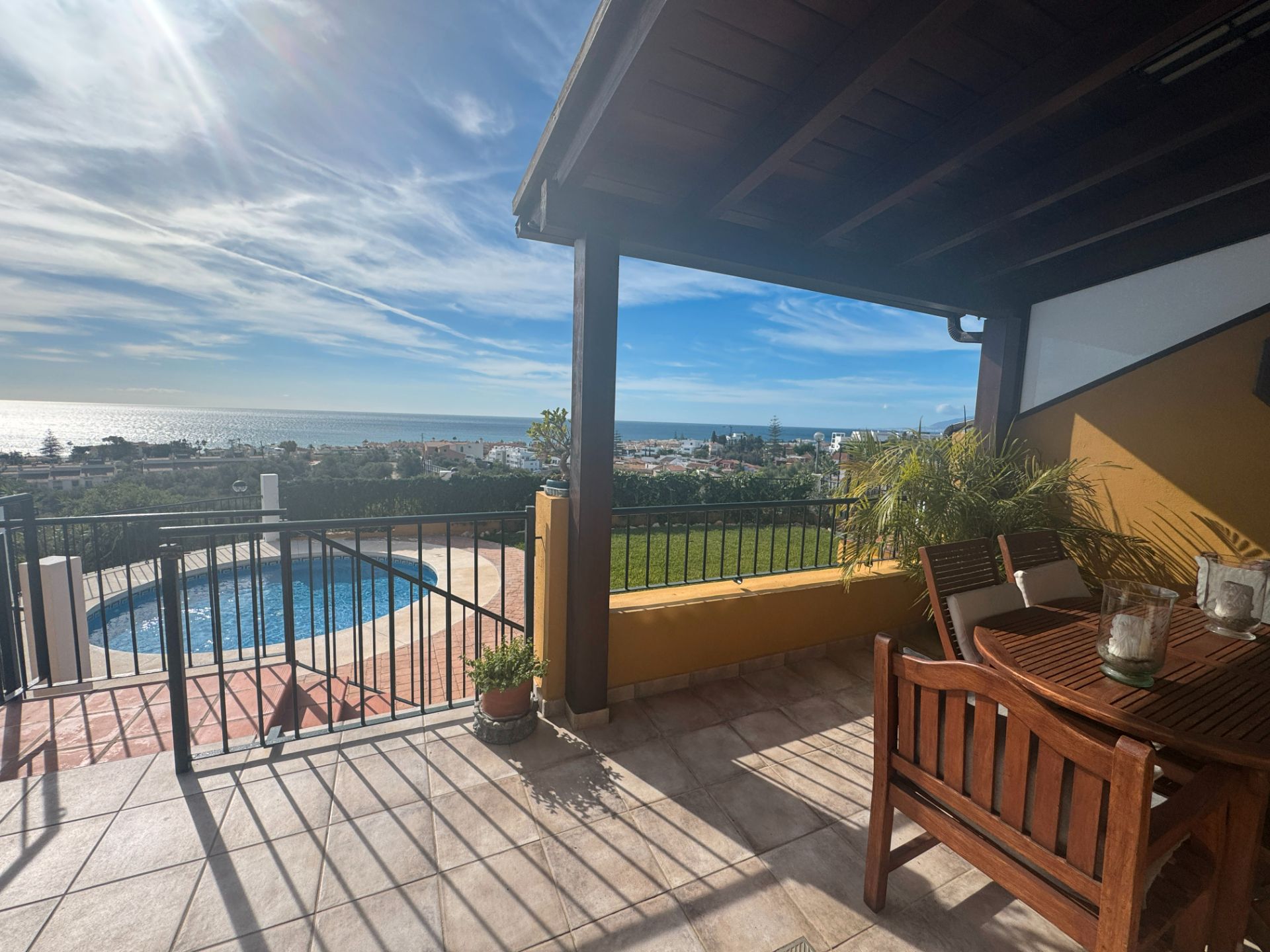 Terrassa de Casa adosada en venda en Rincón de la Victoria amb Jardí privat, Terrassa i Traster