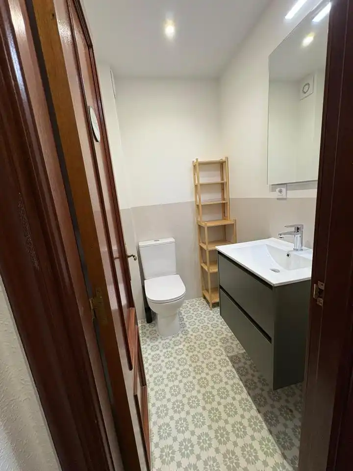 Baño de Piso de alquiler en Santander con Amueblado