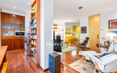 Living room of Flat for sale in  Barcelona Capital  with Air Conditioner, Heating and Private garden