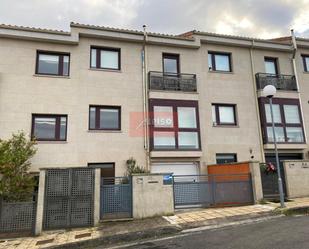 Vista exterior de Casa adosada en venda en Ourense Capital  amb Calefacció, Jardí privat i Traster