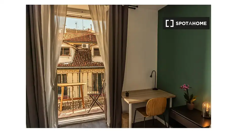 Bedroom of Flat for share in Centro