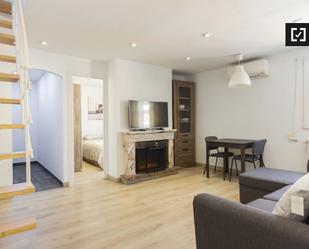 Living room of Flat to rent in  Madrid Capital  with Air Conditioner, Heating and Furnished