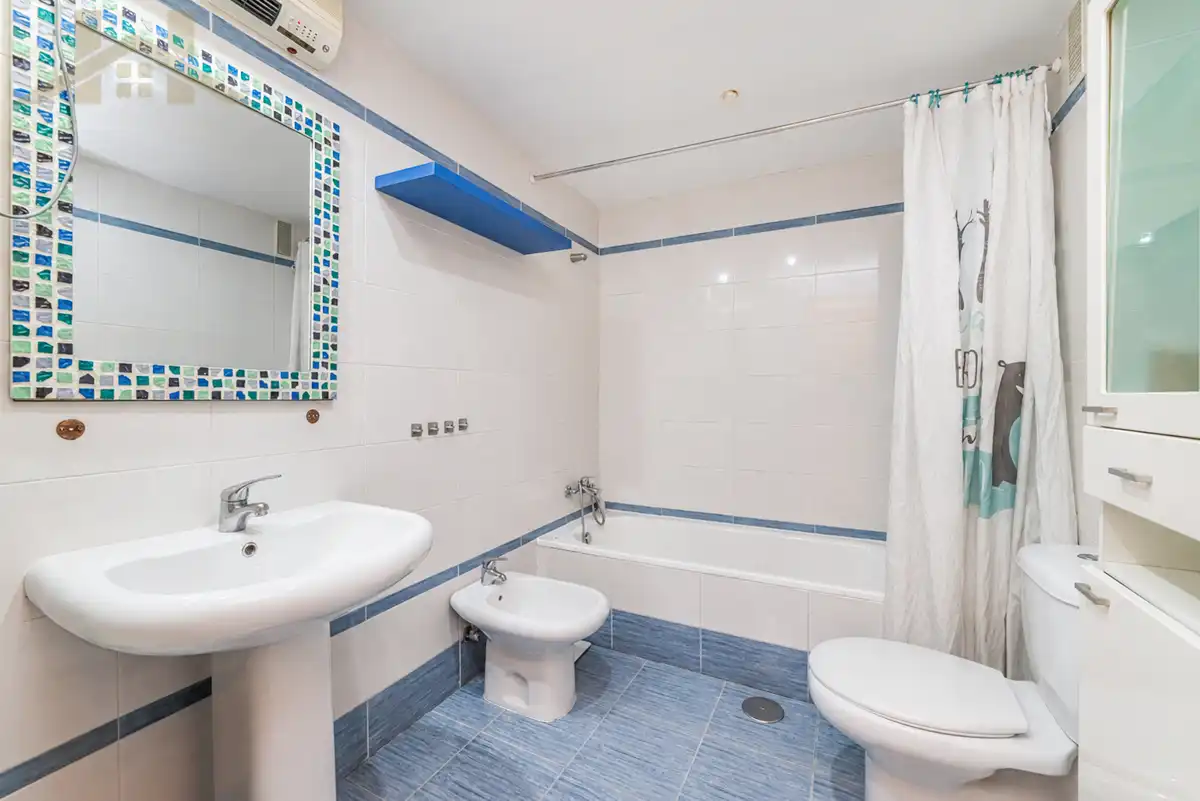 Baño de Piso en venta en Rivas-Vaciamadrid con Calefacción, Trastero y Piscina comunitaria