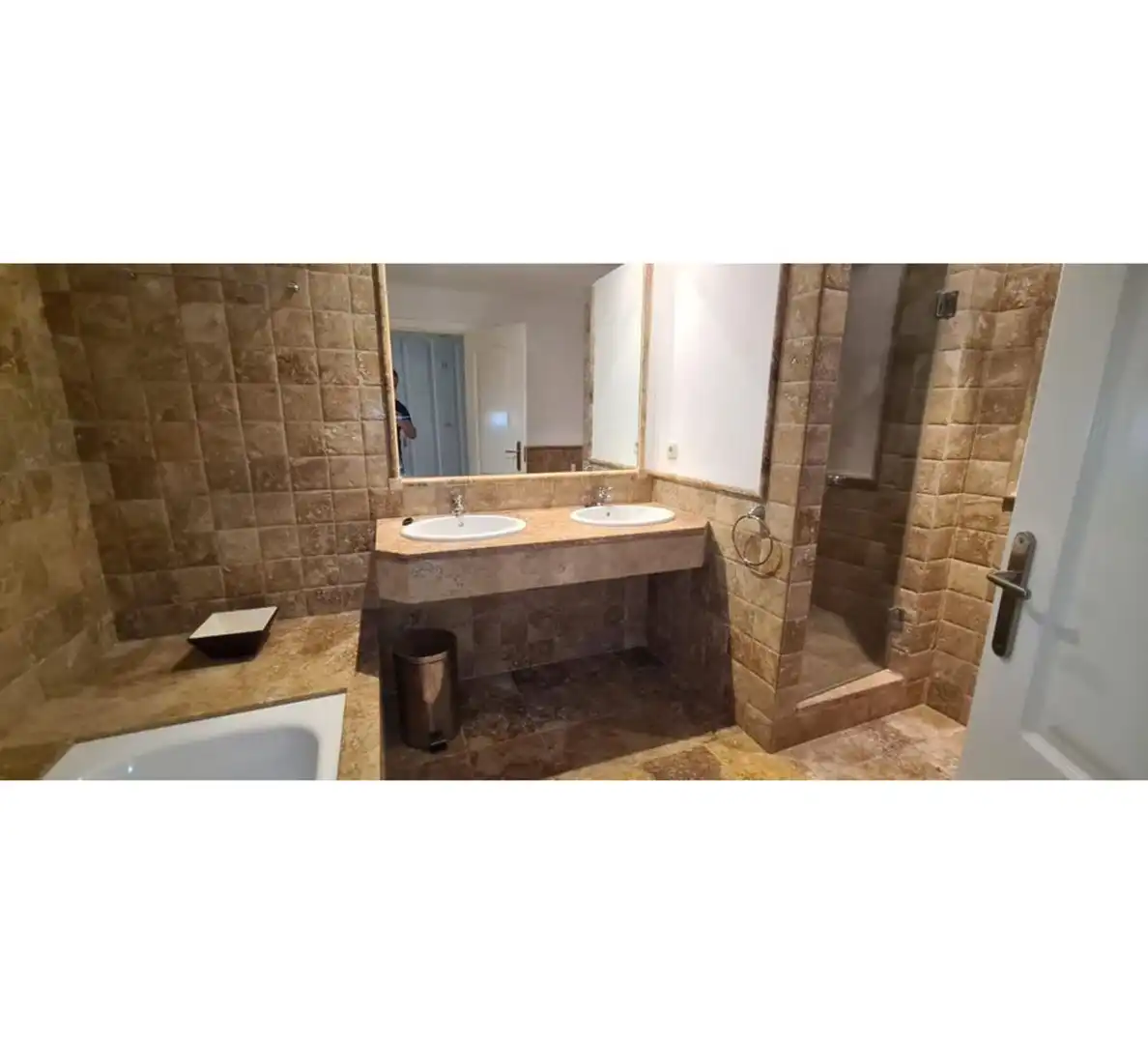 Badezimmer von Wohnungen zur Miete in Benahavís mit Klimaanlage, Terrasse und Abstellraum