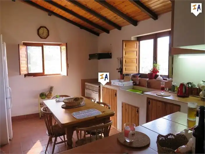 Finca rústica en venda a Huelma