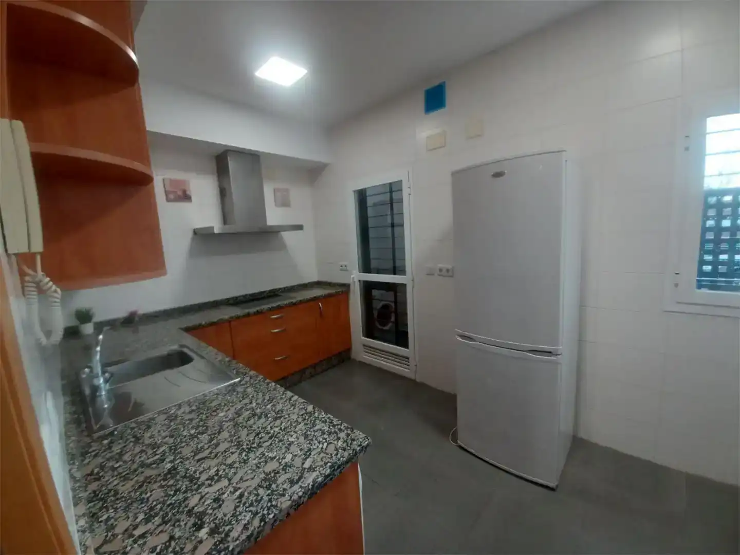 Cuina de Pis en venda en Espartinas amb Aire condicionat, Jardí privat i Traster