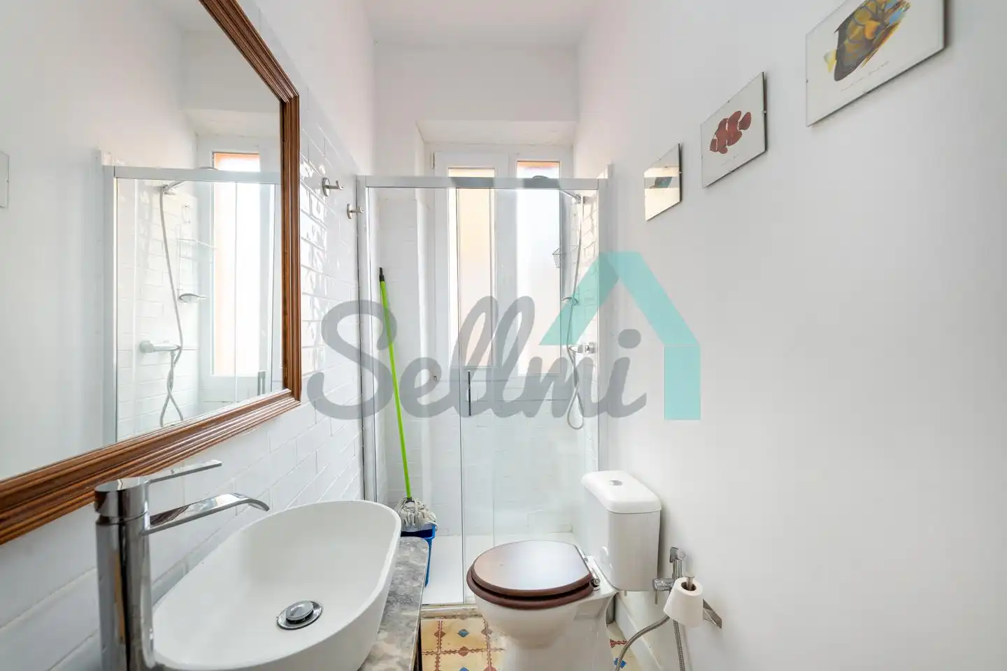 Bathroom of Flat for rent in Gijón   with Heating, Terrace and Furnished