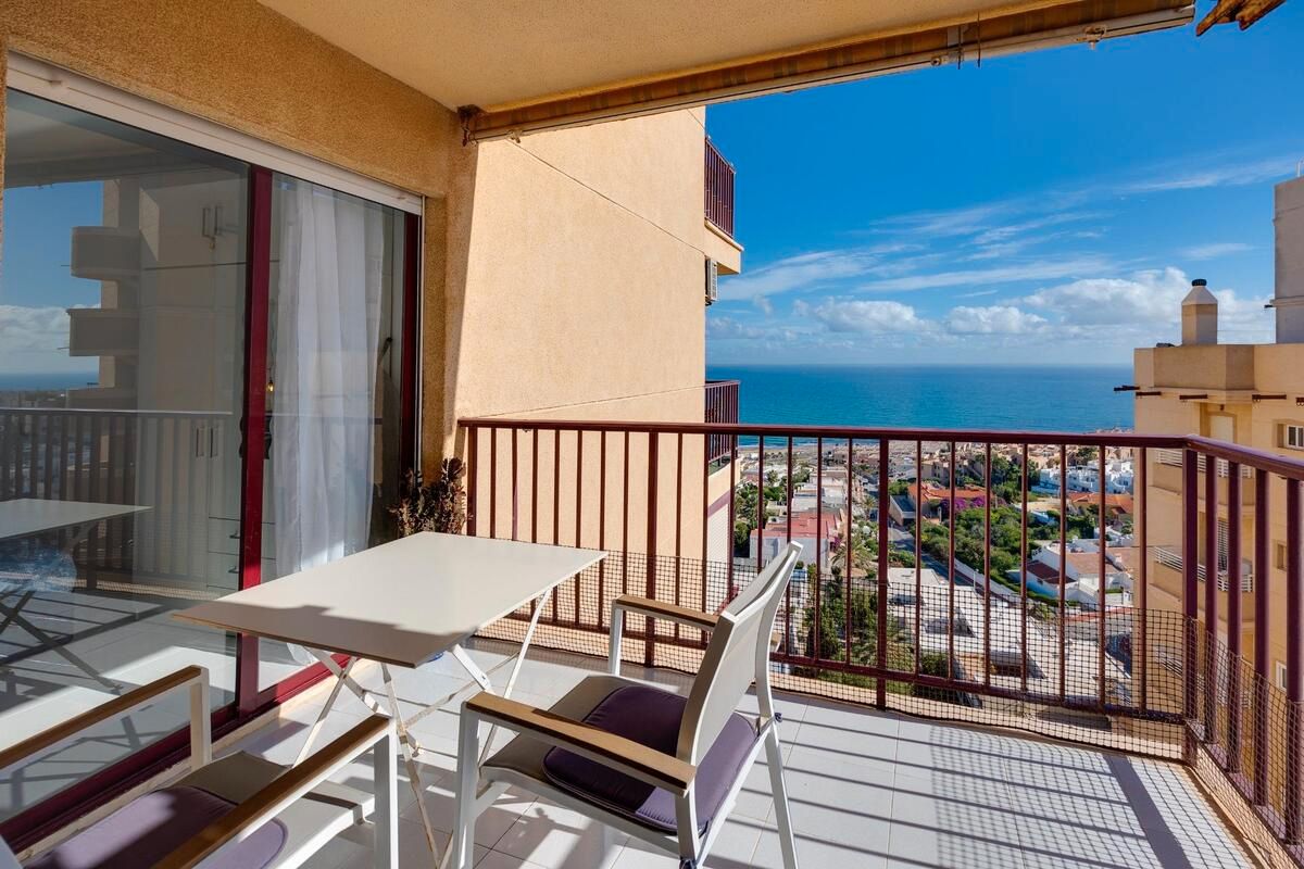 Terrassa de Apartament en venda en Torrevieja amb Terrassa i Moblat