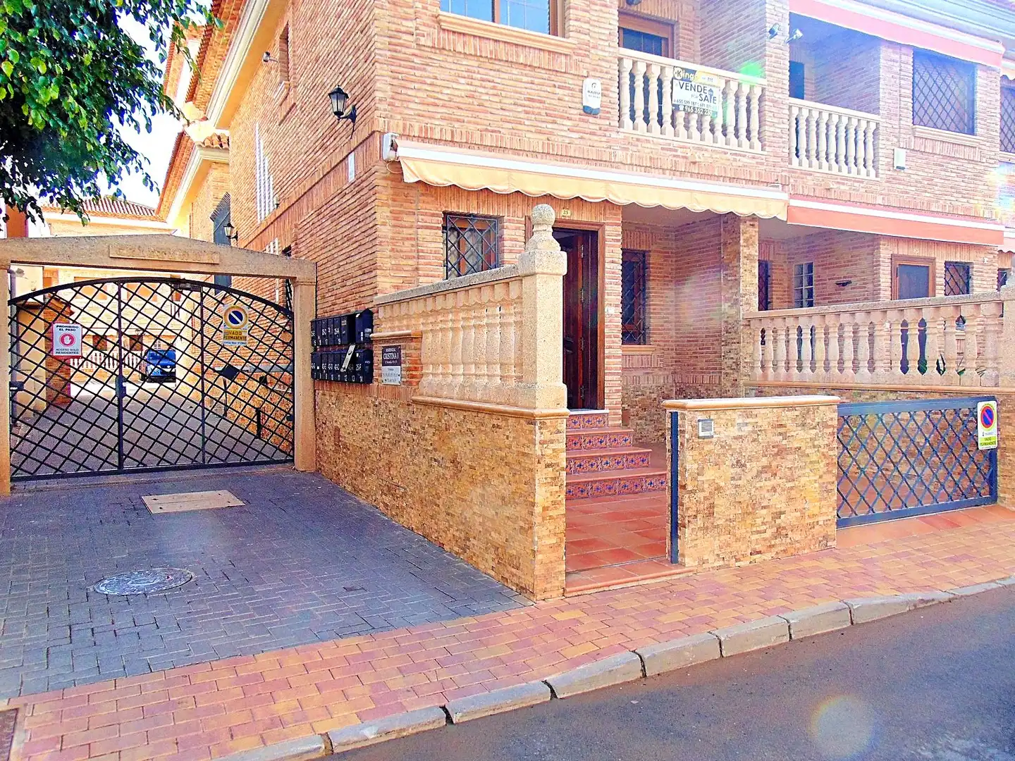Vista exterior de Casa adosada en venta en San Pedro del Pinatar con Terraza, Balcón y Alarma