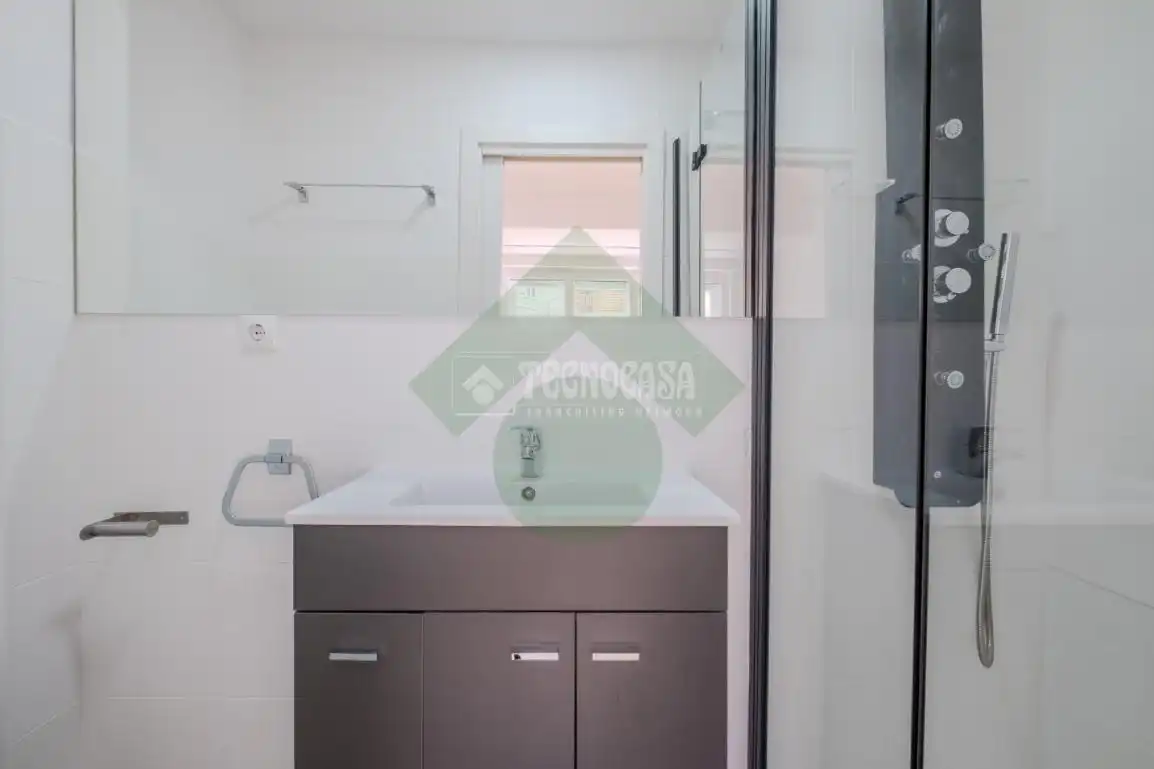 Baño de Piso de alquiler en Madrid con Aire acondicionado