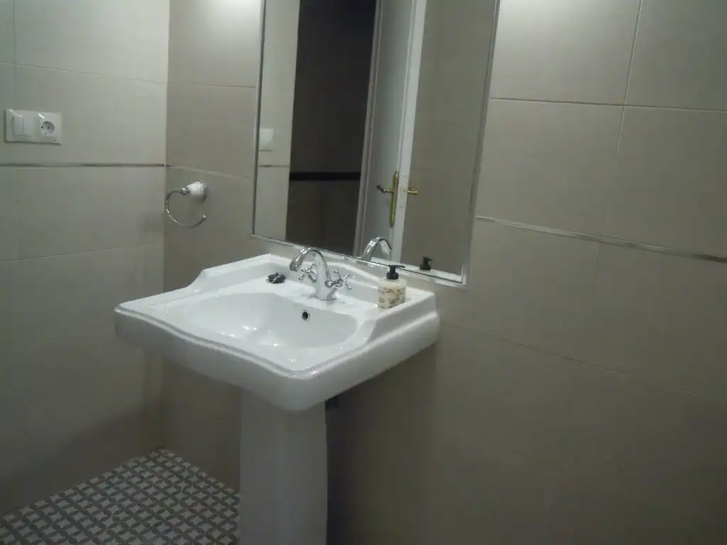 Bathroom of Ground floor for rent in Córdoba