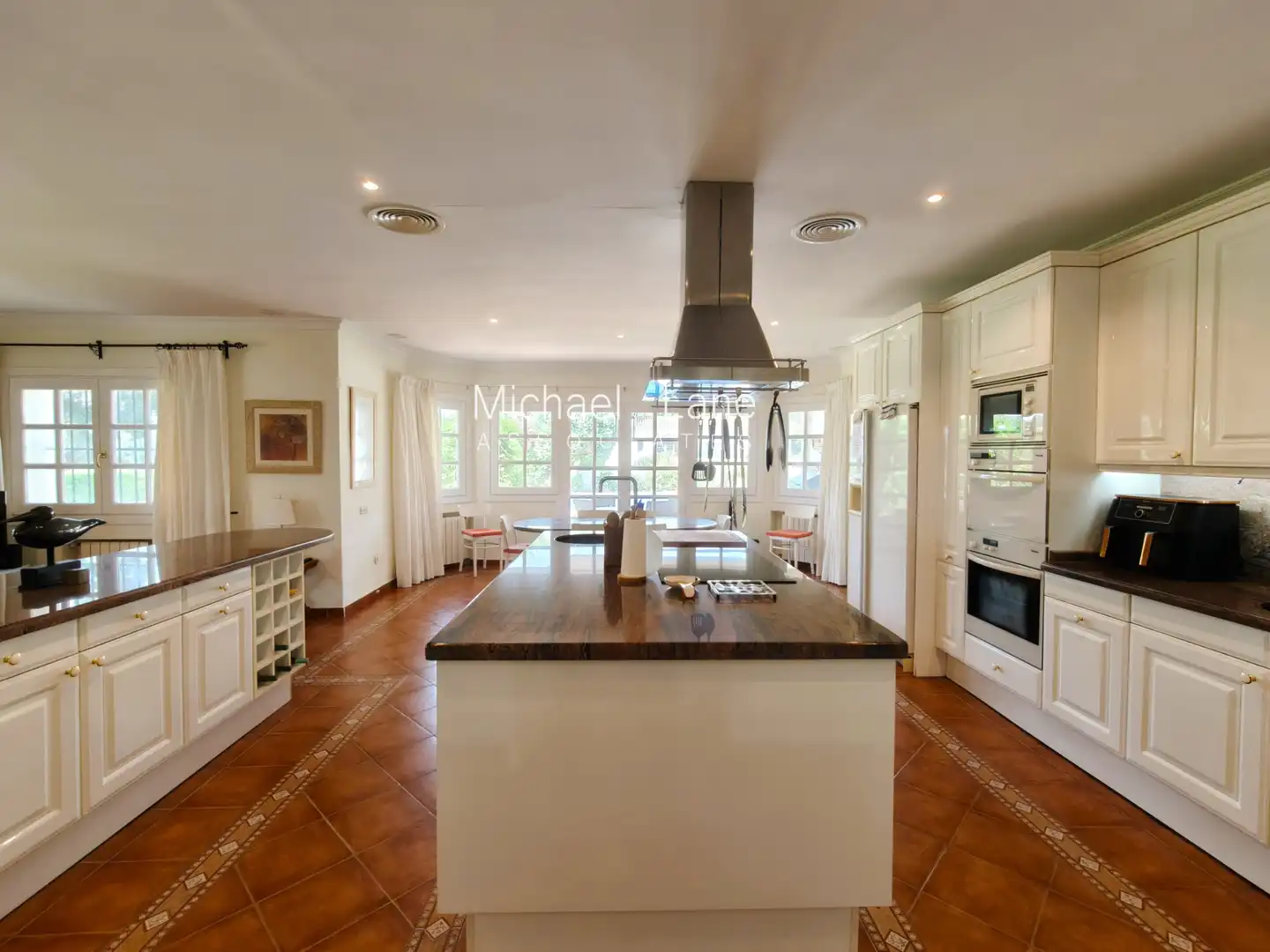 Kitchen of Houses for sale in Sotogrande  with Air Conditioner, Heating and Private garden